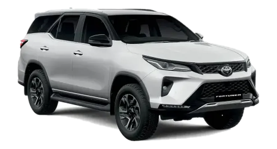 Fortuner en color Plata oscuro